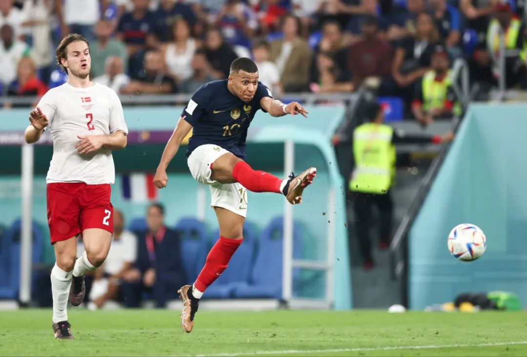 的浪潮下 的浪潮下